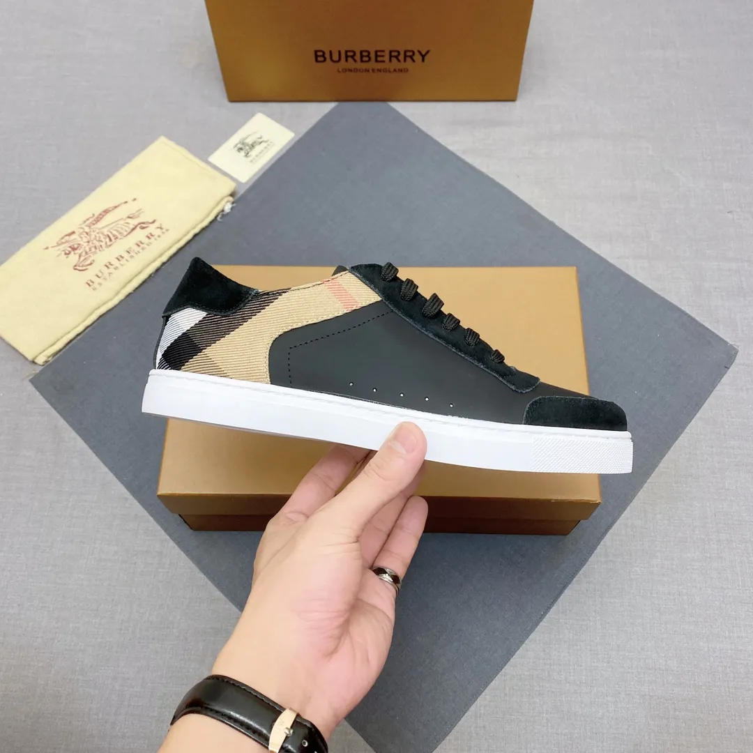 p400 【Burberry】Burberry’s new men’s casual shoes! Classic striped cloth paired with imported first-layer silk calfskin and high-mercerized nubuck leather. Real sheepskin lining is very comfortable. Original outsole. Two-color selection, details determine quality. Welcome to compare. Size: 38-44 No. 068